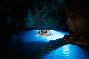 Голубая пещера