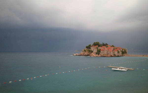 alexander-van-steenberge-8eC6TY1MKLQ-unsplash