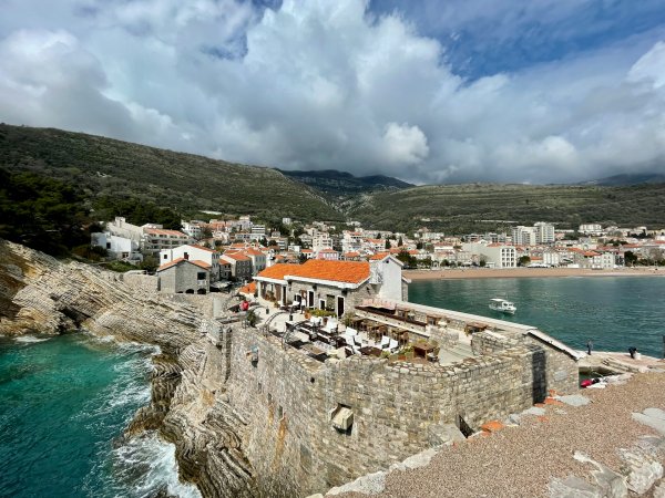 oleksandr-rBhN4o4-Ku4-unsplash